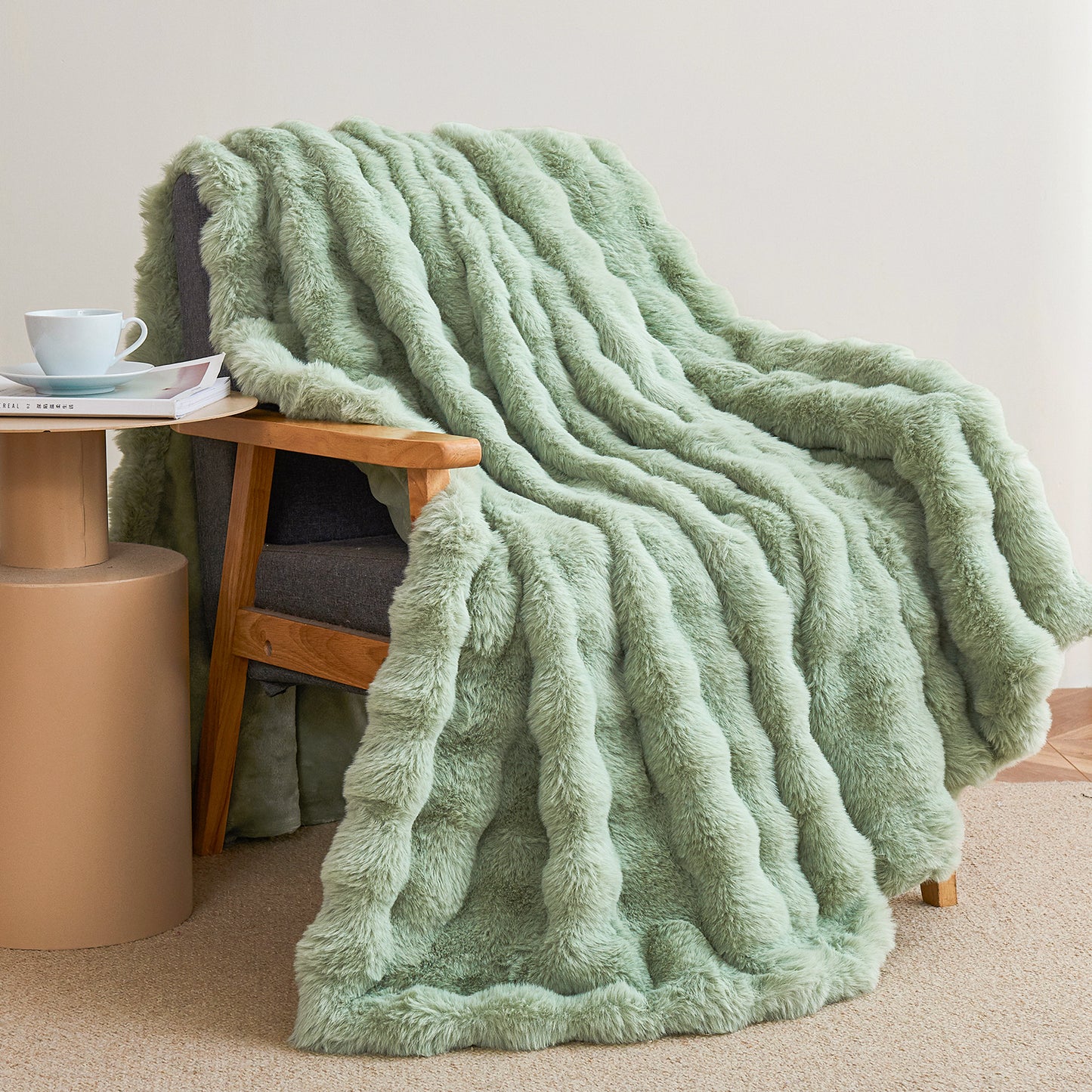 Faux Rabbit Fur Throw Blanket for Couch, Fluffy Warm Plush Thick Bubble Blanket for Bed Sofa Living Room, Soft Cozy Furry Blanket, 50x60 inches, Cream White