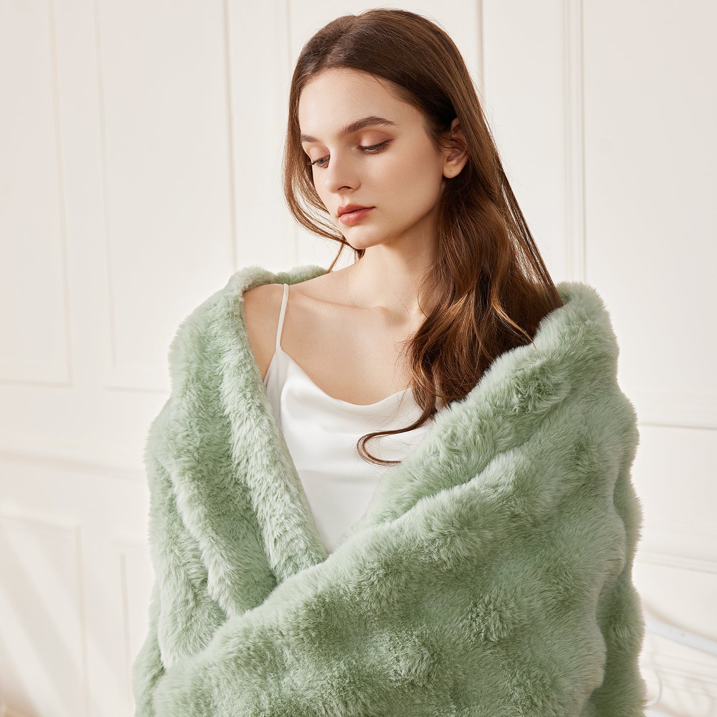 Faux Rabbit Fur Throw Blanket for Couch, Fluffy Warm Plush Thick Bubble Blanket for Bed Sofa Living Room, Soft Cozy Furry Blanket, 50x60 inches, Cream White