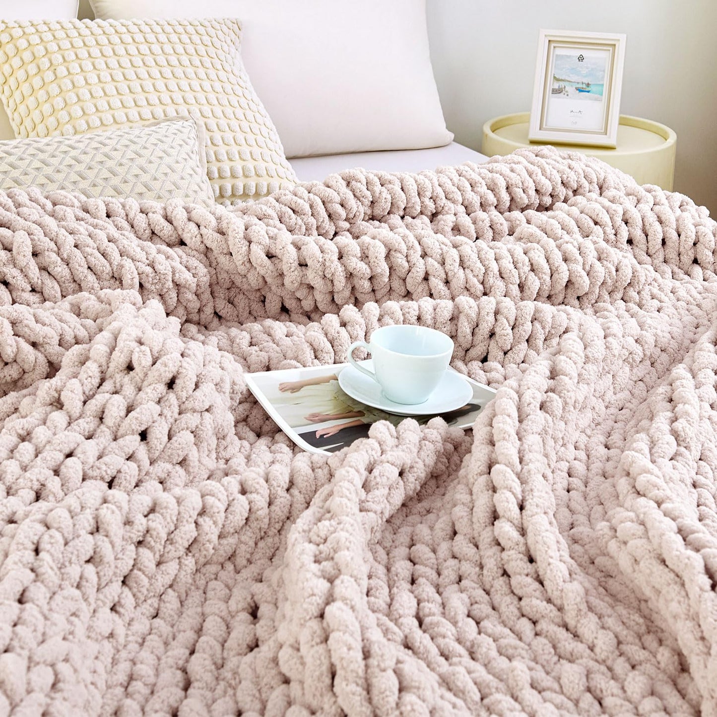 Chunky Knit Blanket Throw, 100% Hand Knit Chenille Throw Blanket for Sofa & Home Decor, Soft and Cozy Knitted Throw Blankets