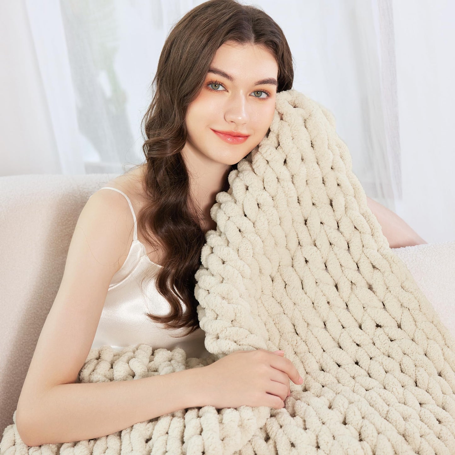 Chunky Knit Blanket Throw, 100% Hand Knit Chenille Throw Blanket for Sofa & Home Decor, Soft and Cozy Knitted Throw Blankets