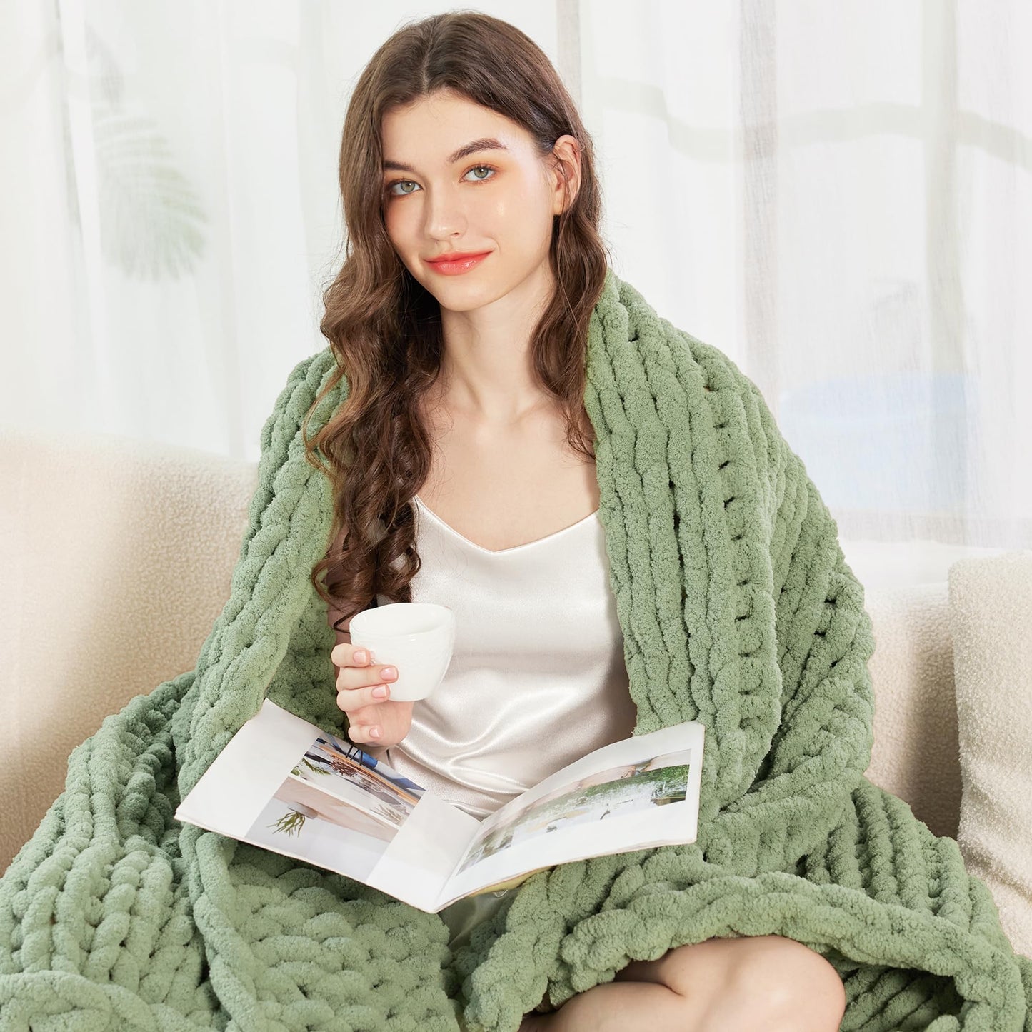 Chunky Knit Blanket Throw, 100% Hand Knit Chenille Throw Blanket for Sofa & Home Decor, Soft and Cozy Knitted Throw Blankets