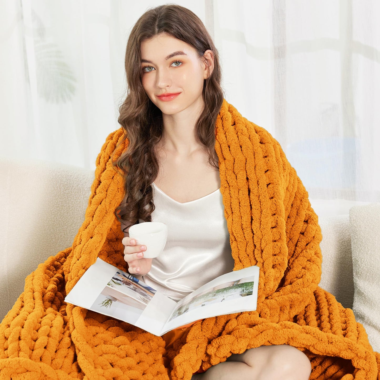 Chunky Knit Blanket Throw, 100% Hand Knit Chenille Throw Blanket for Sofa & Home Decor, Soft and Cozy Knitted Throw Blankets